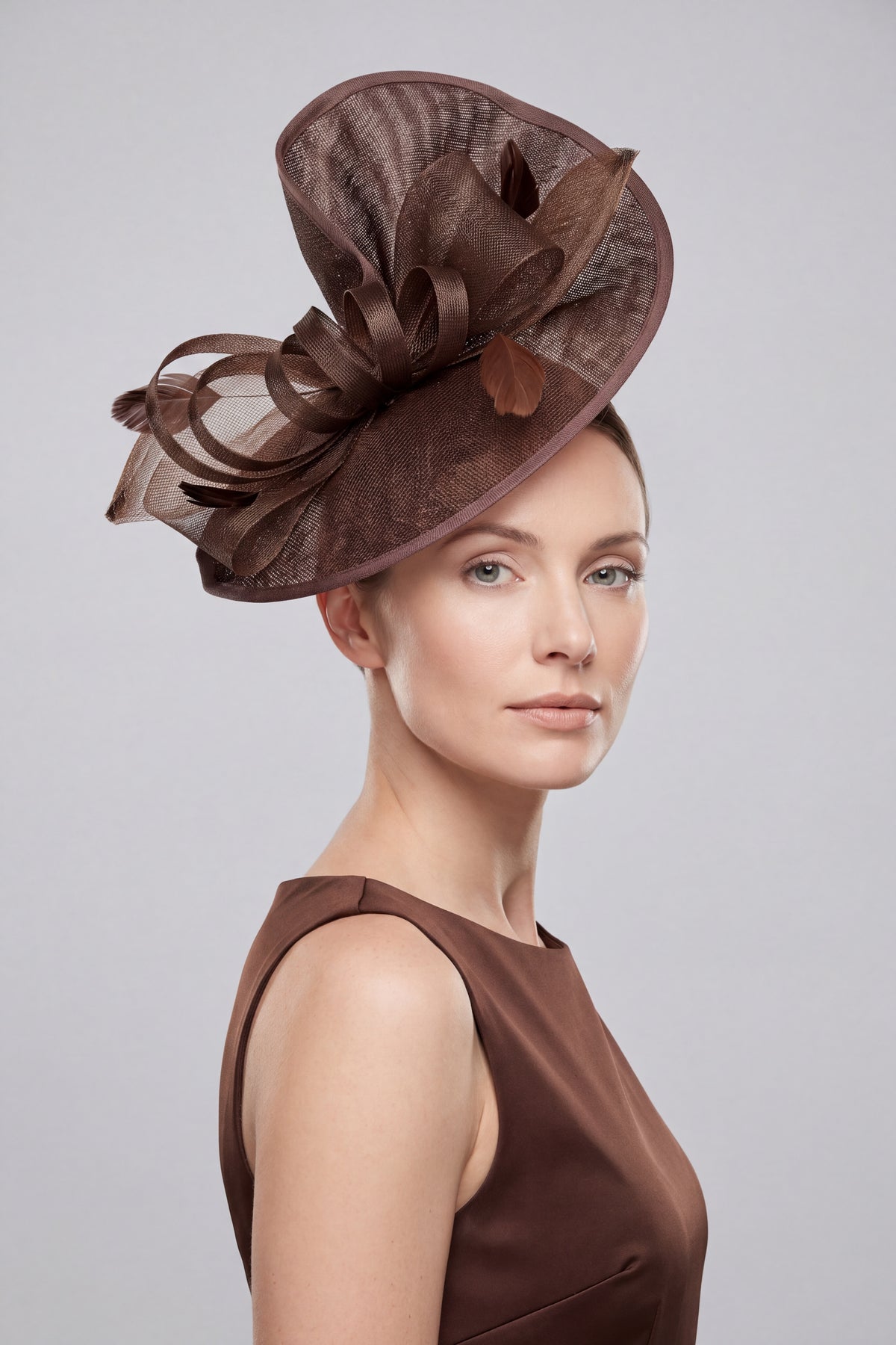 Women’s Oversized Mesh Disc Fascinator Hat with Feather Trim & Loop Bow Headband
