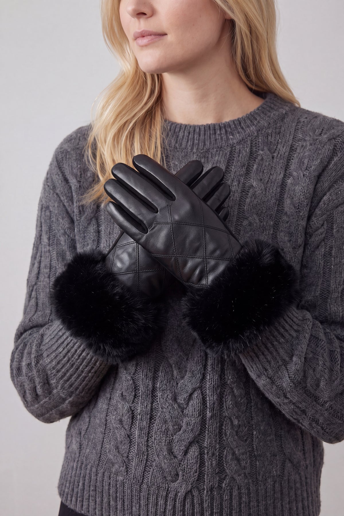 Women’s Faux Leather Diamond Stitch Faux Fur Cuff Glove