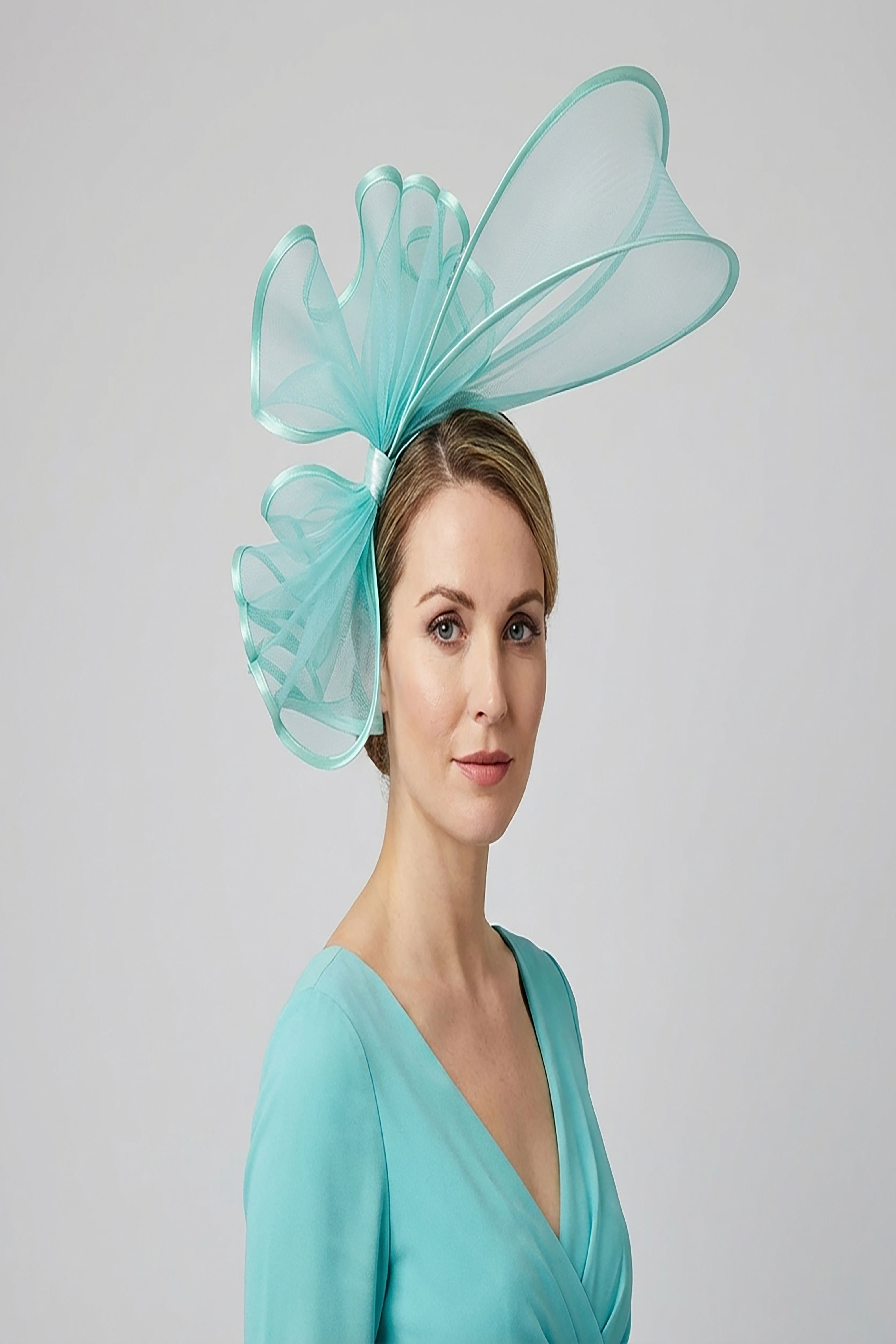 Large Mesh Loop Fascinator Headband with Structured Bow-Knot Design