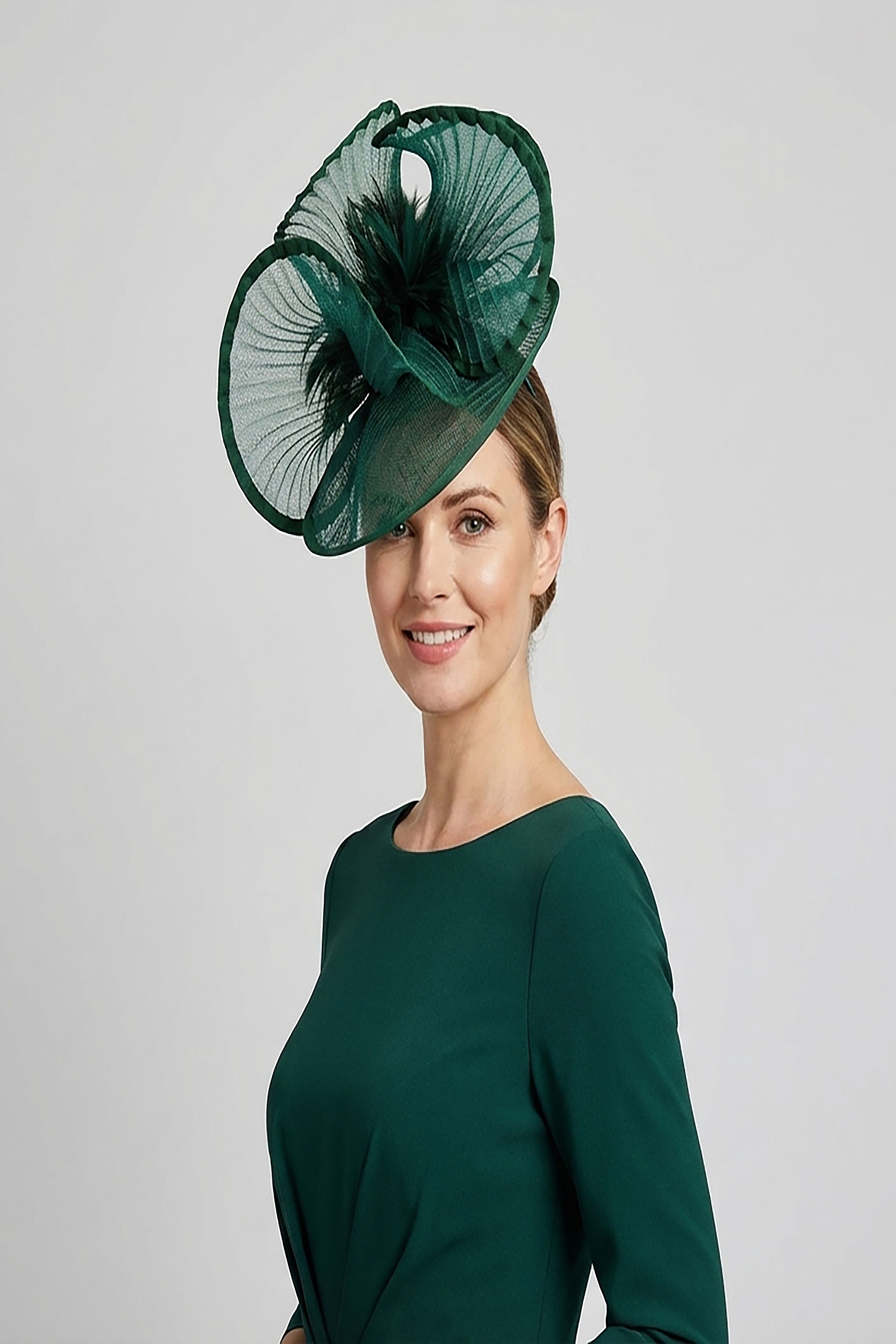 Dramatic Fan Mesh Disc Fascinator with Feather Centre Pin