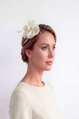 Small Sanity Flower Fascinator with Feather Trim – Dual Wear Brooch & Hair Clip