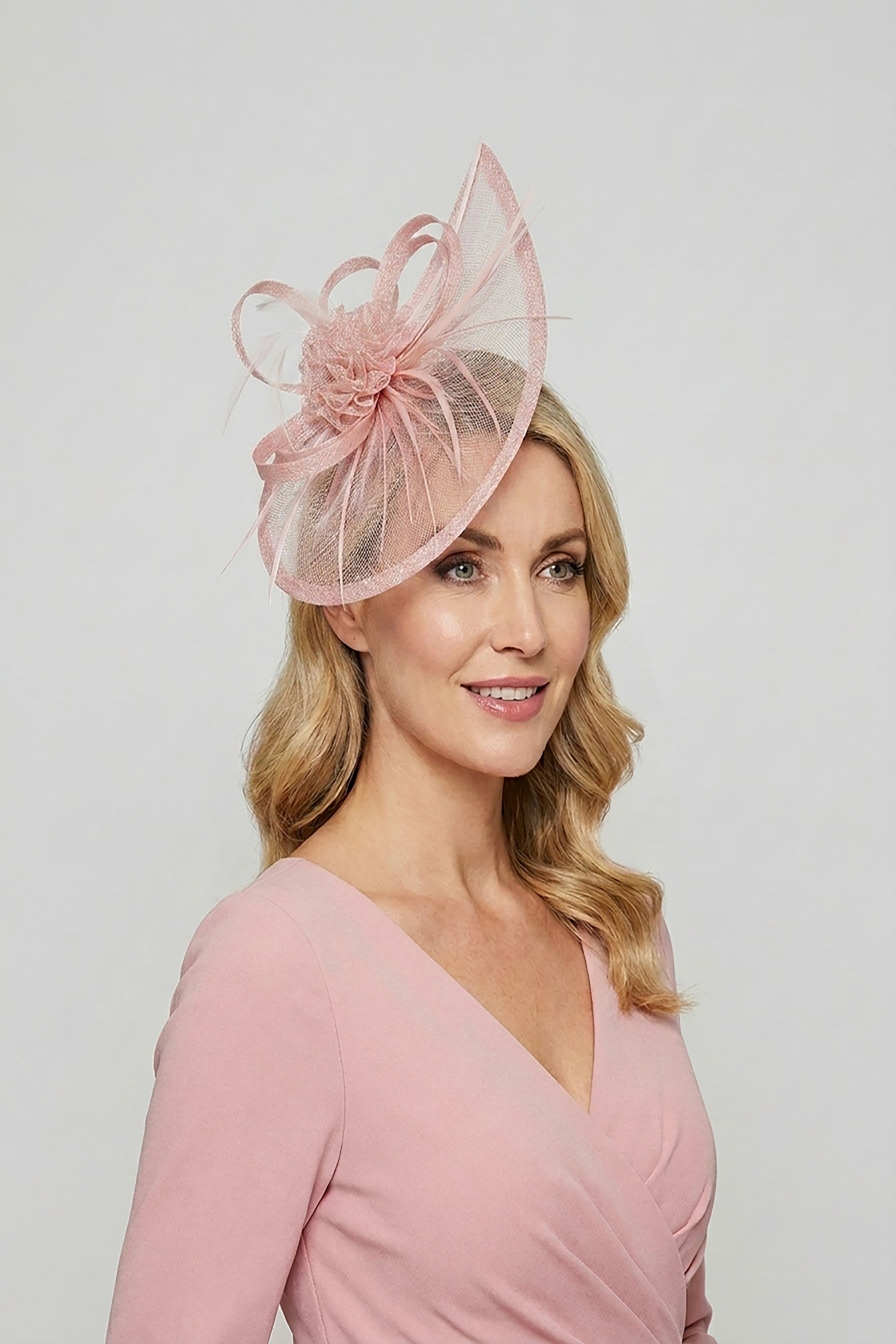 Gauze Teardrop Bass Fascinator with Flower and Curled Feathers