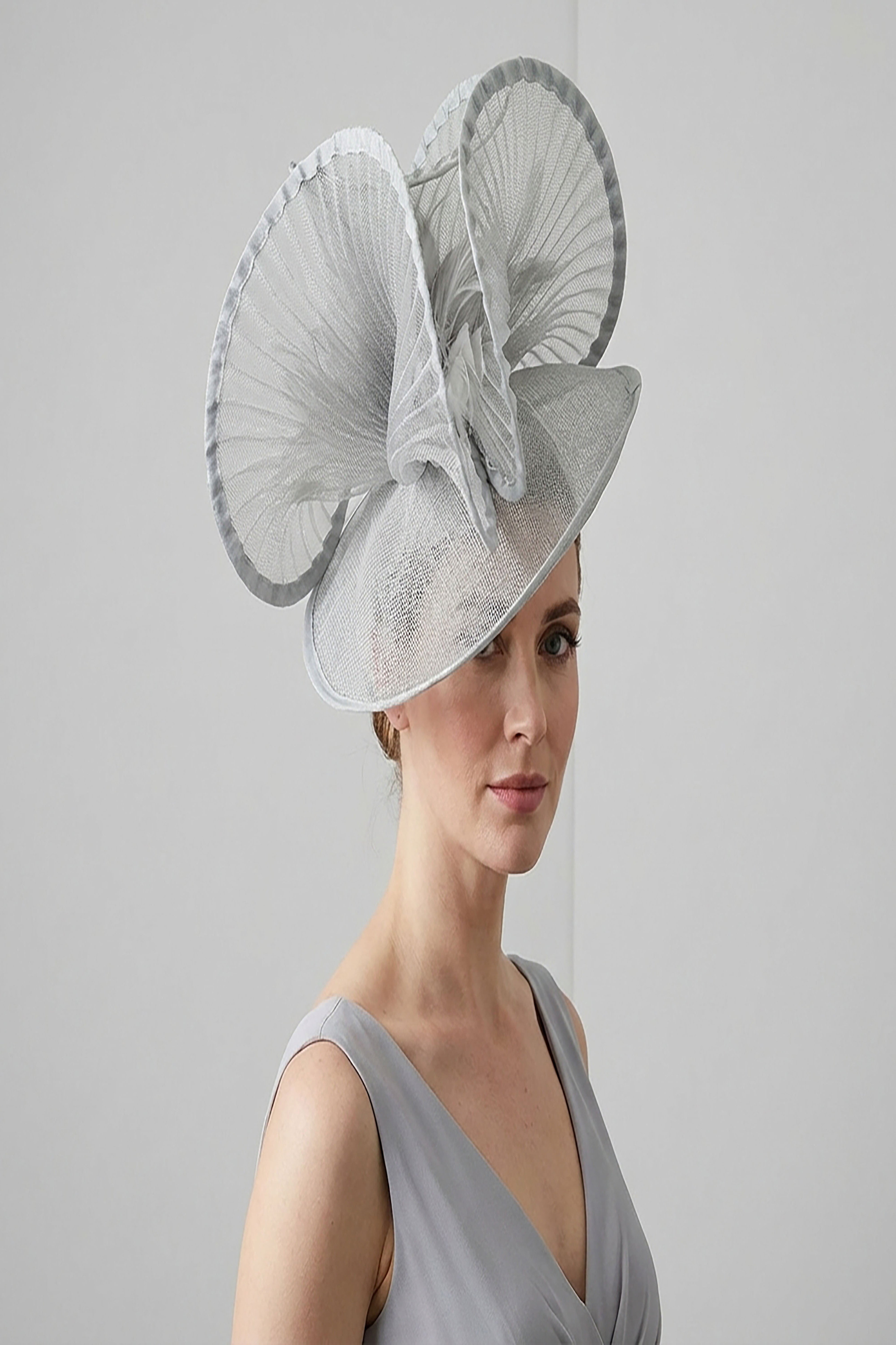 Dramatic Fan Mesh Disc Fascinator with Feather Centre Pin