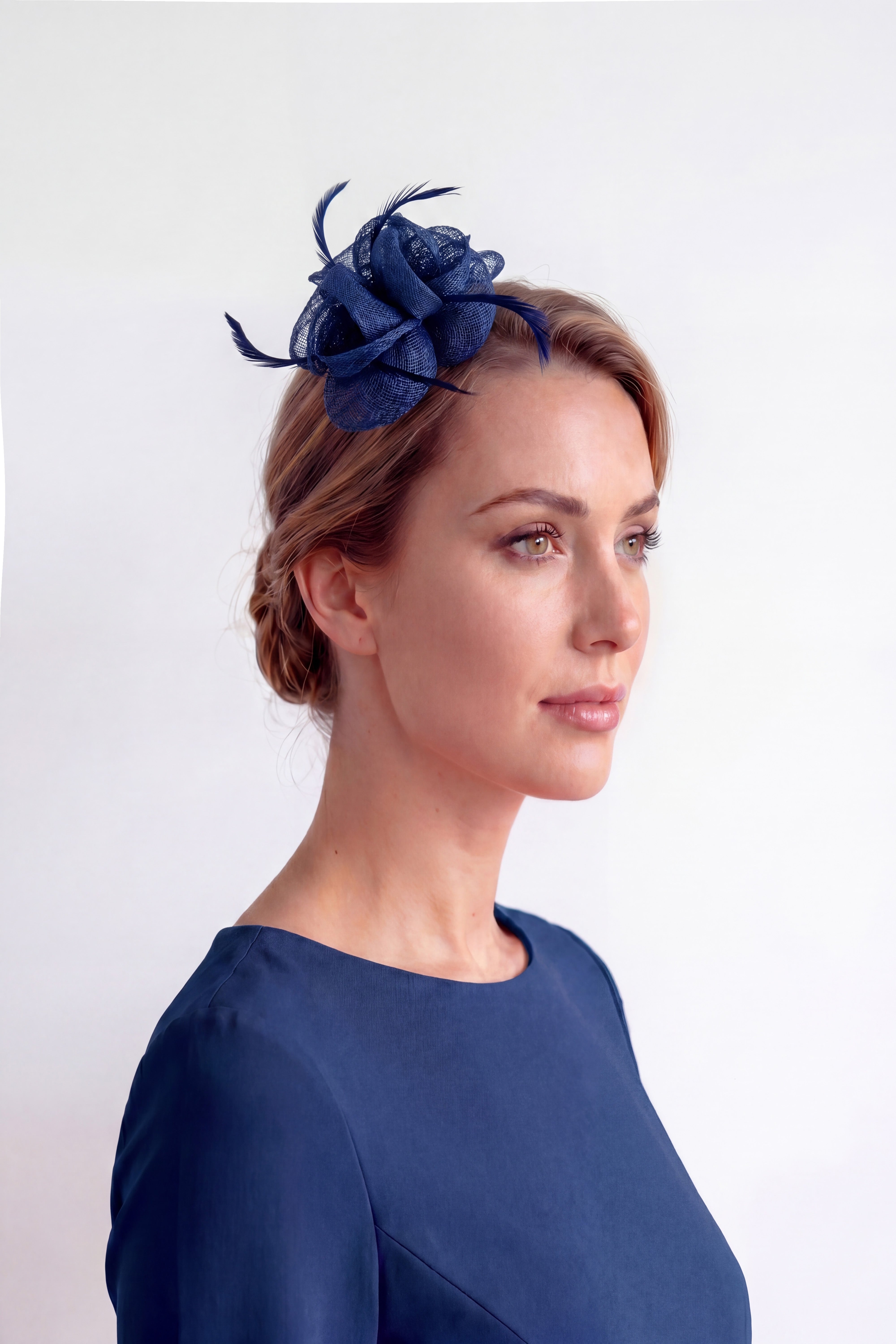 Small Sanity Flower Fascinator with Feather Trim – Dual Wear Brooch & Hair Clip