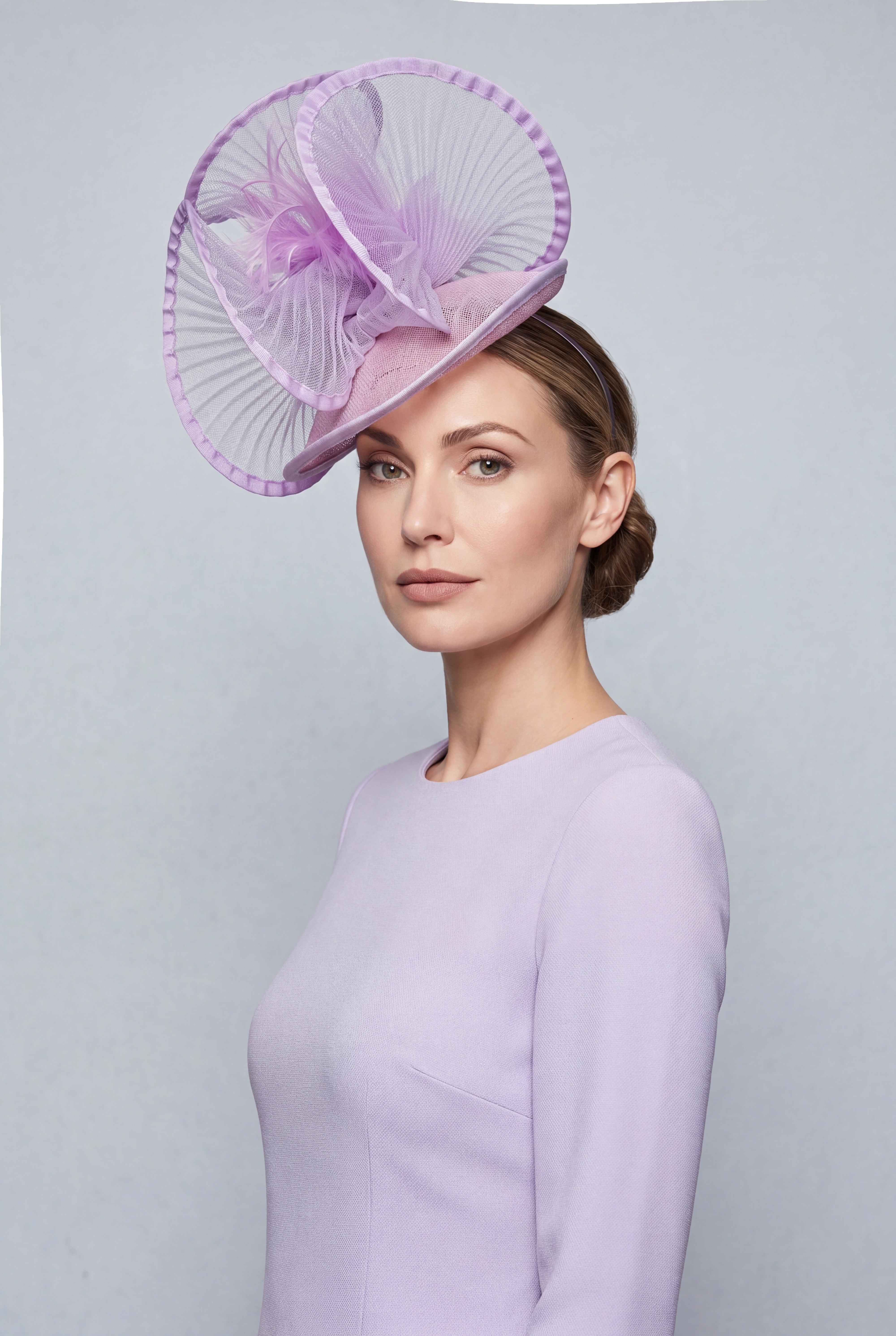 Dramatic Fan Mesh Disc Fascinator with Feather Centre Pin