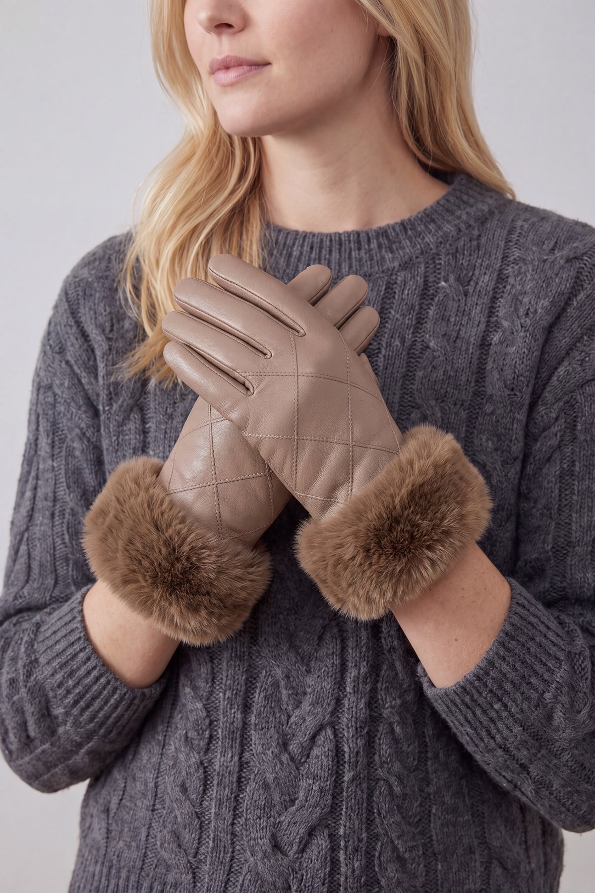 Women’s Faux Leather Diamond Stitch Faux Fur Cuff Glove