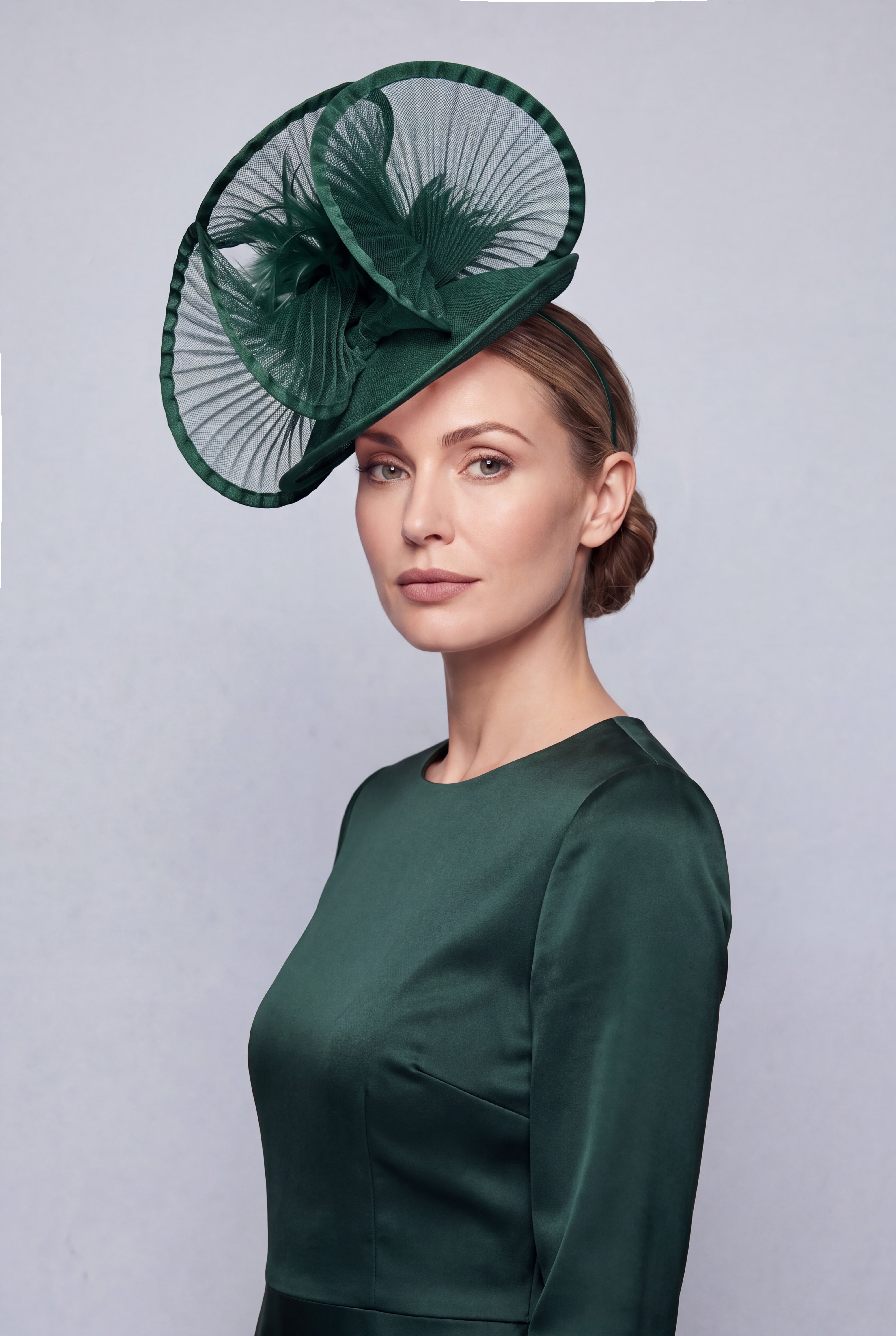 Dramatic Fan Mesh Disc Fascinator with Feather Centre Pin