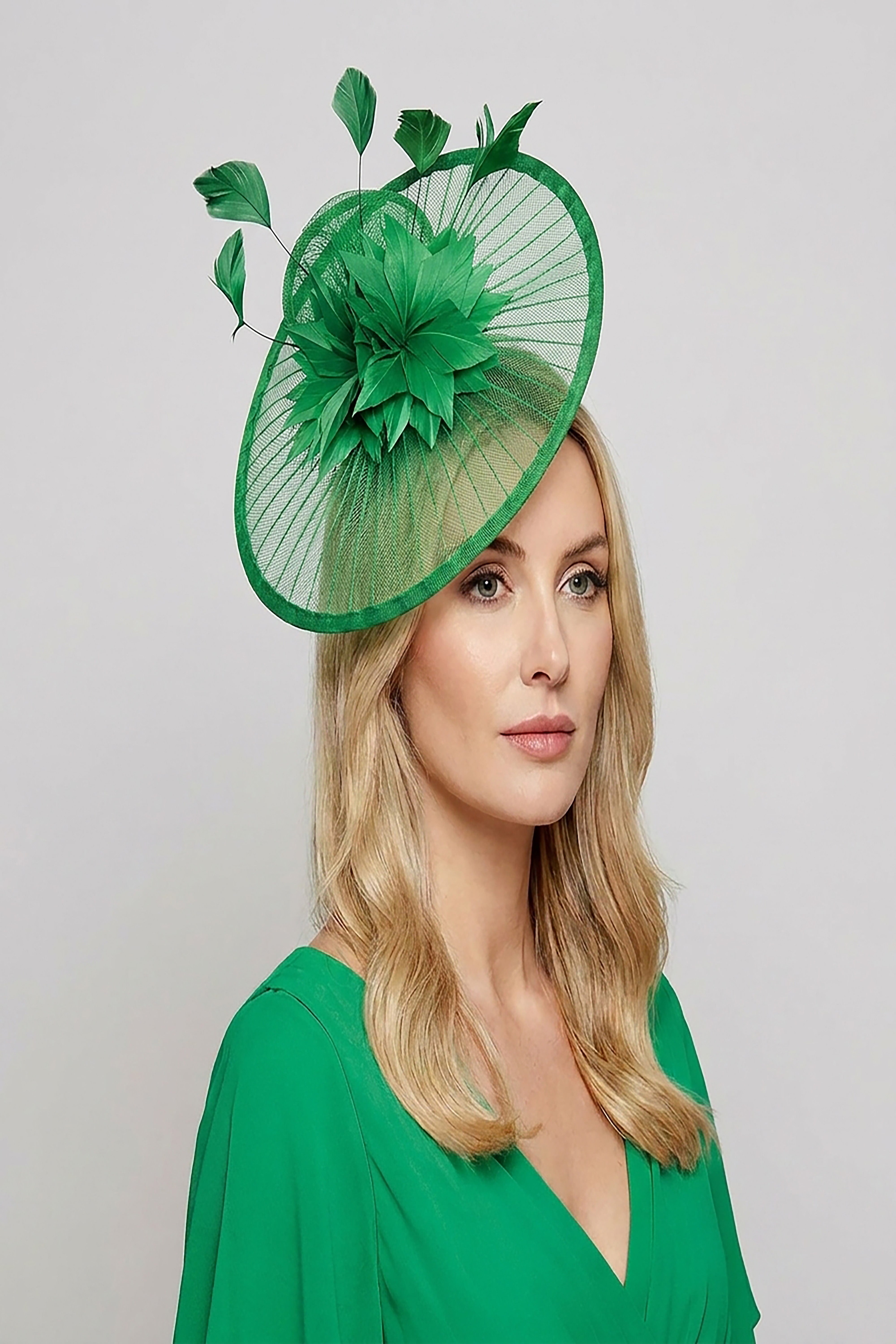 Classic Disc Fascinator with Feather Flower Detail