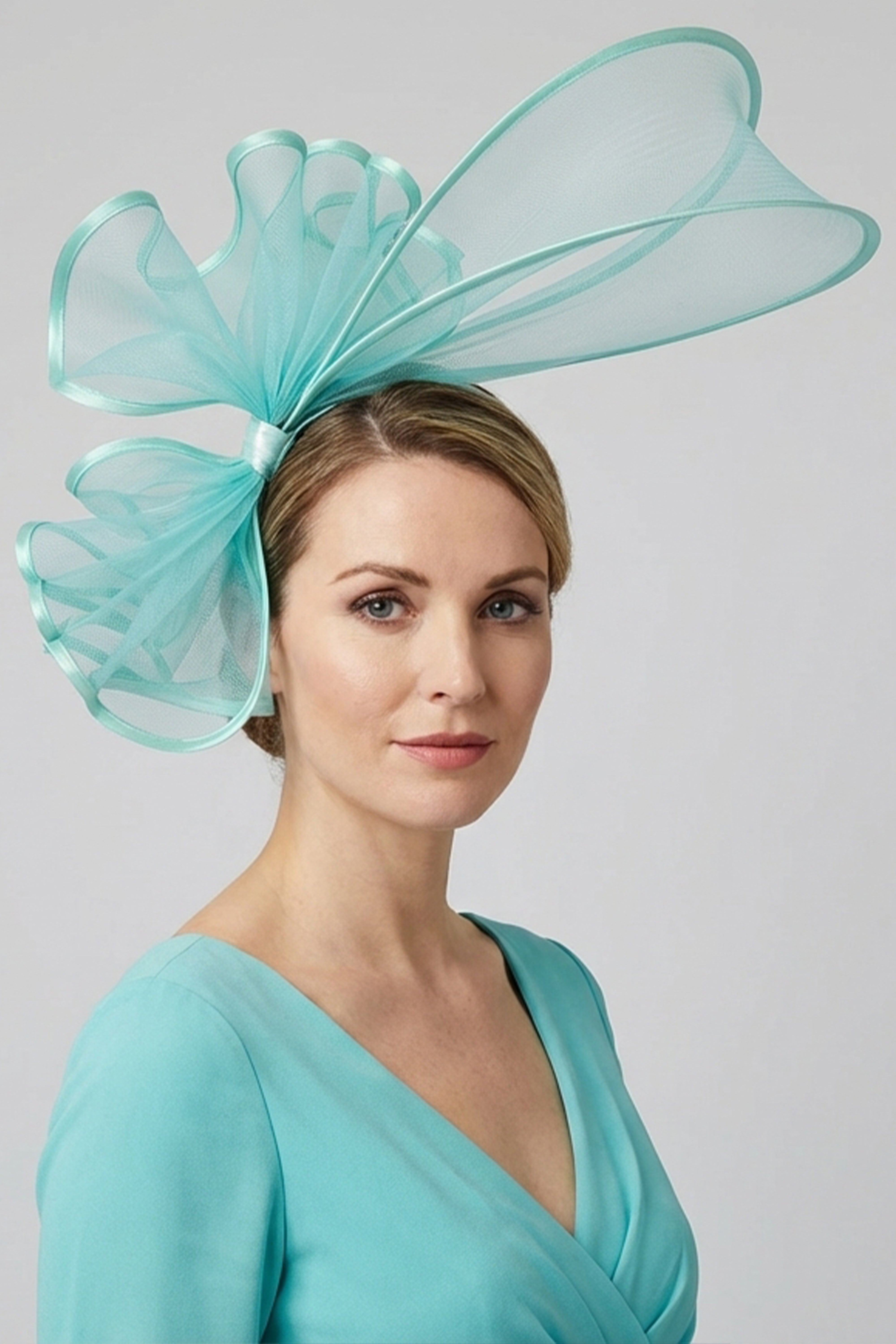 Large Mesh Loop Fascinator Headband with Structured Bow-Knot Design
