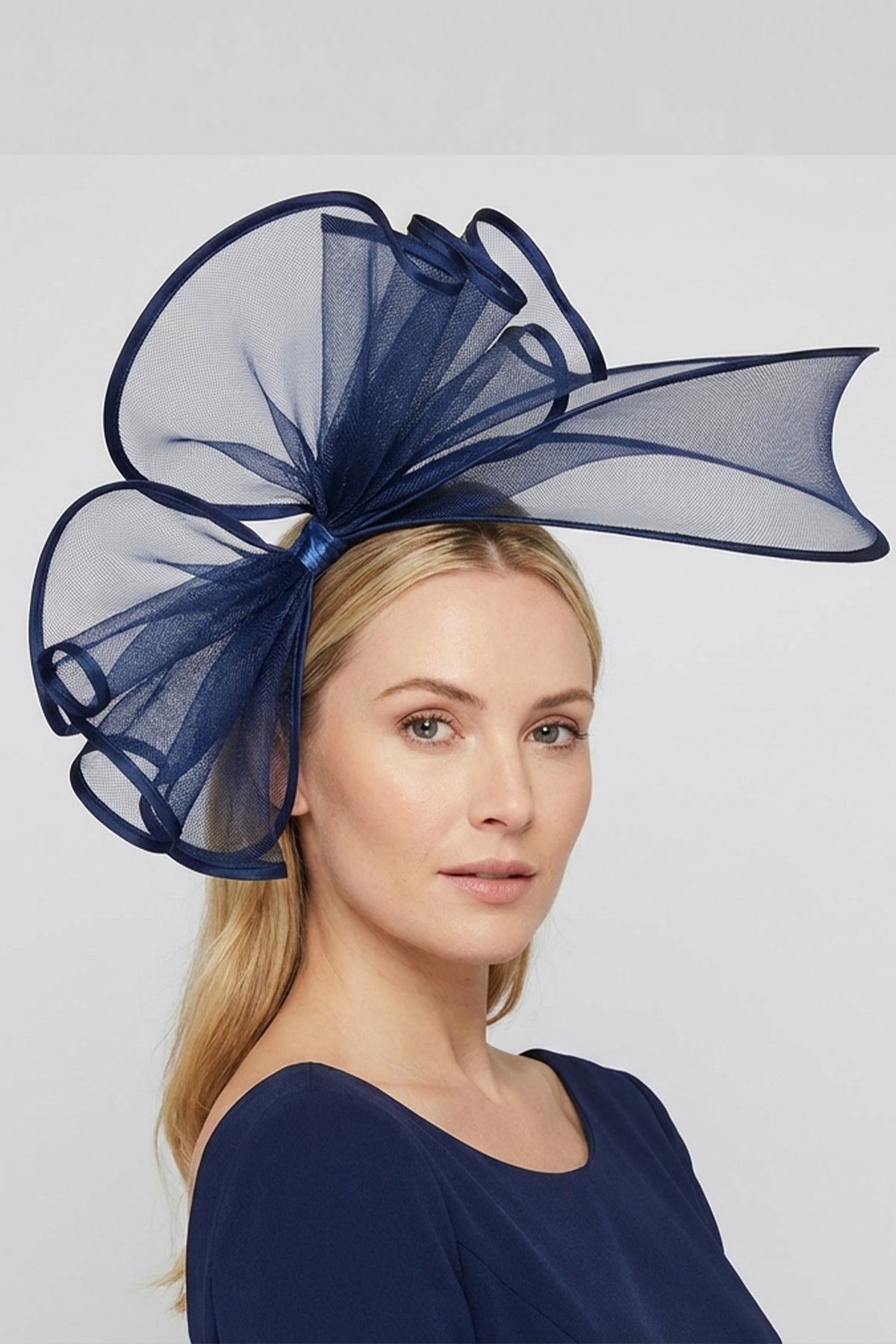 Large Mesh Loop Fascinator Headband with Structured Bow-Knot Design