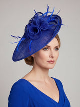 Elegant Wide Brim Sinamay Fascinator Hat with Feather & Floral Trim – Wedding Race Day Headpiece