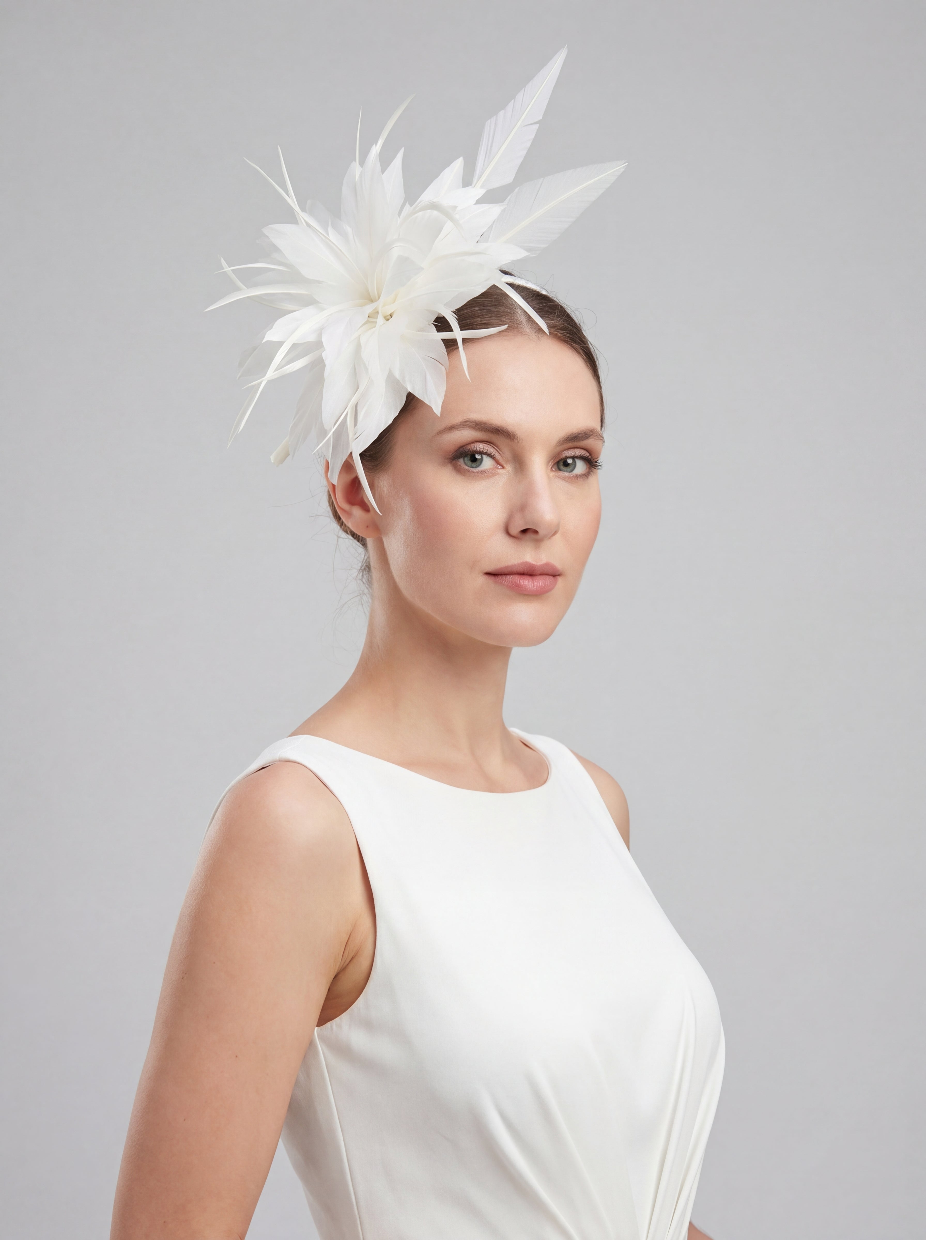Elegant Feather Fascinator Headband for Weddings, Races & Special Occasions – Ladies Statement Headpiece