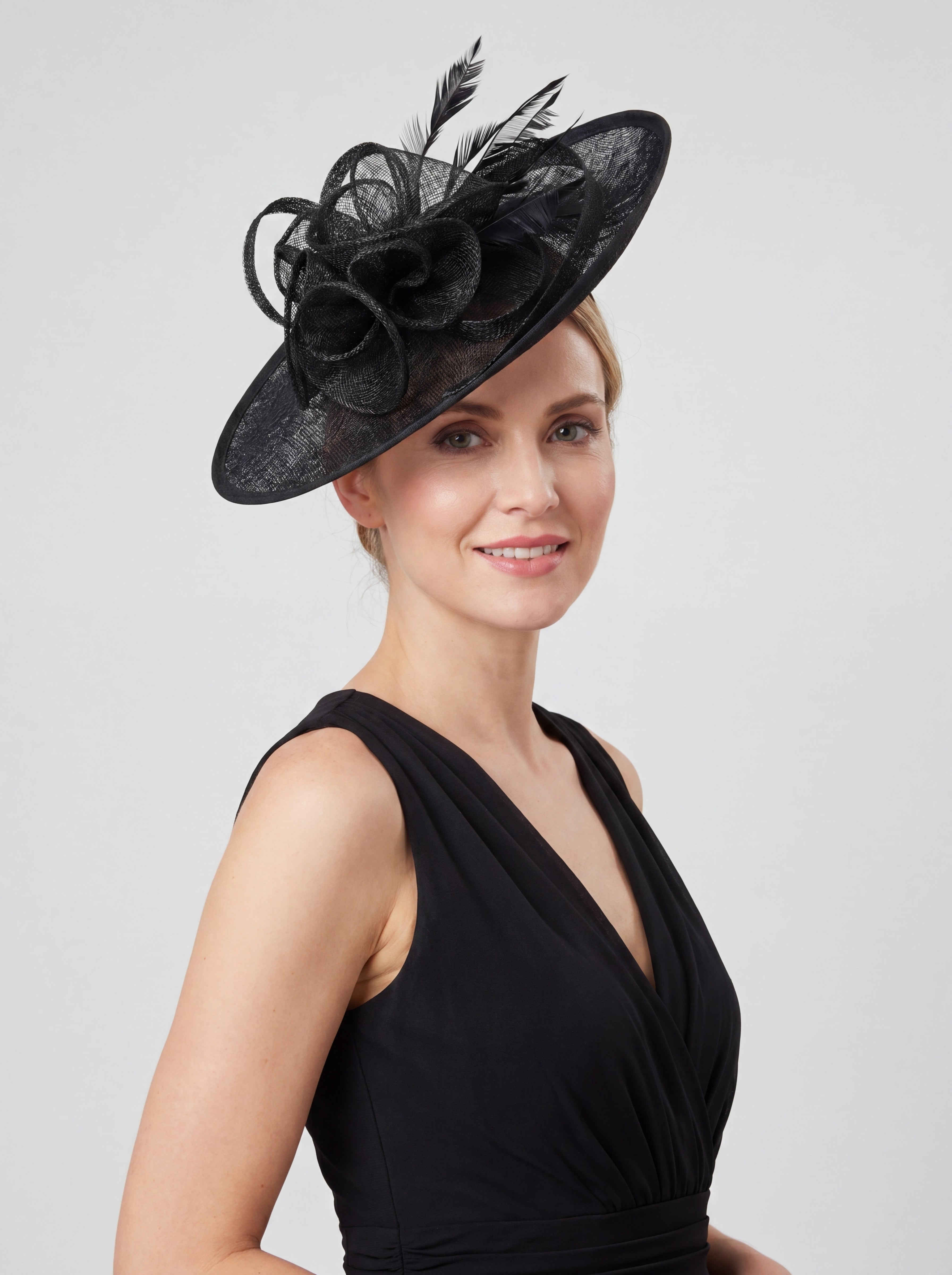 Elegant Wide Brim Sinamay Fascinator Hat with Feather & Floral Trim – Wedding Race Day Headpiece