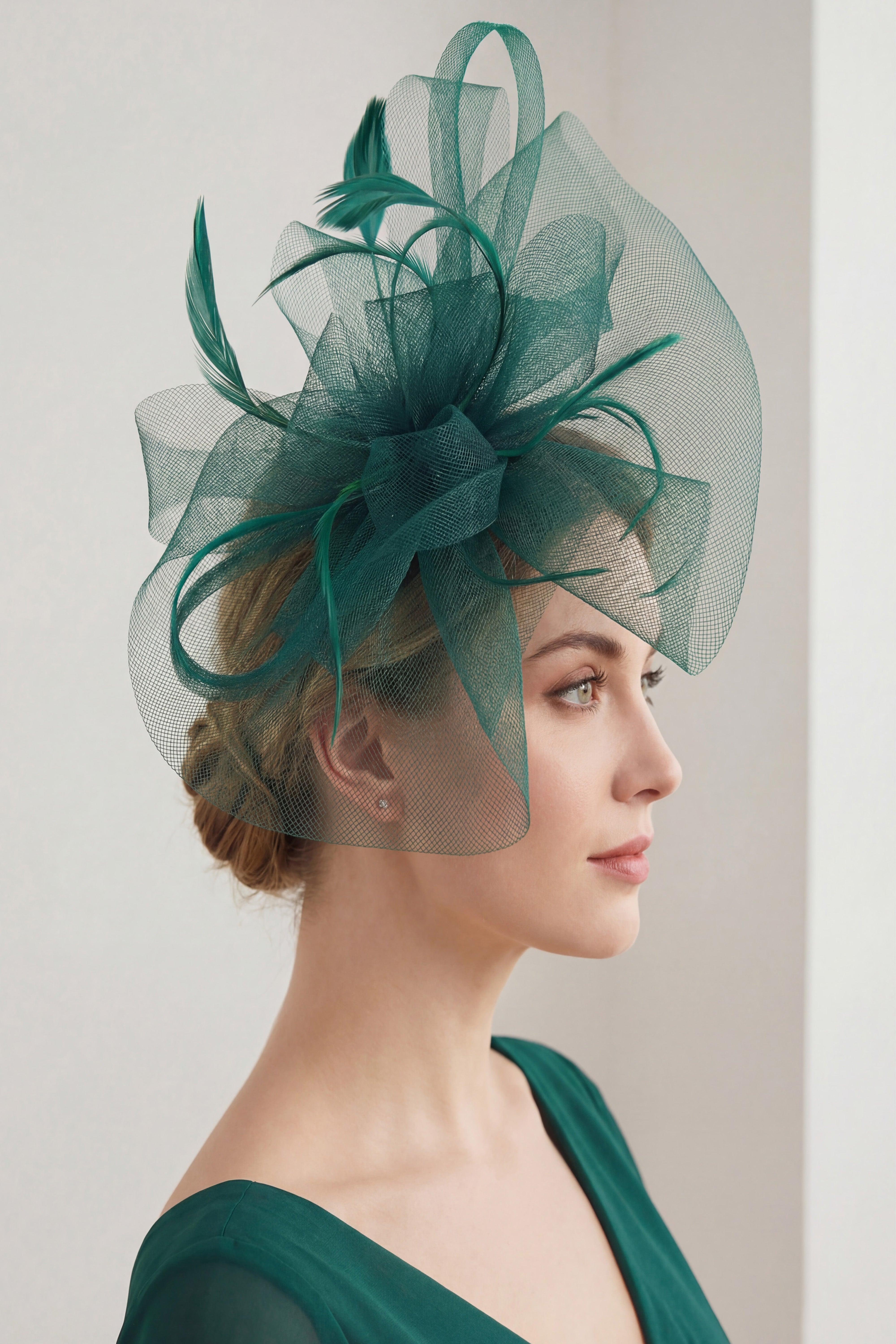 Elegant Feather Fascinator