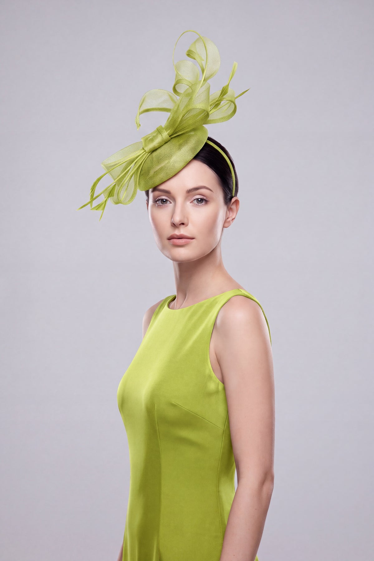 Elegant Loop Mesh Fascinator with Feather Detail