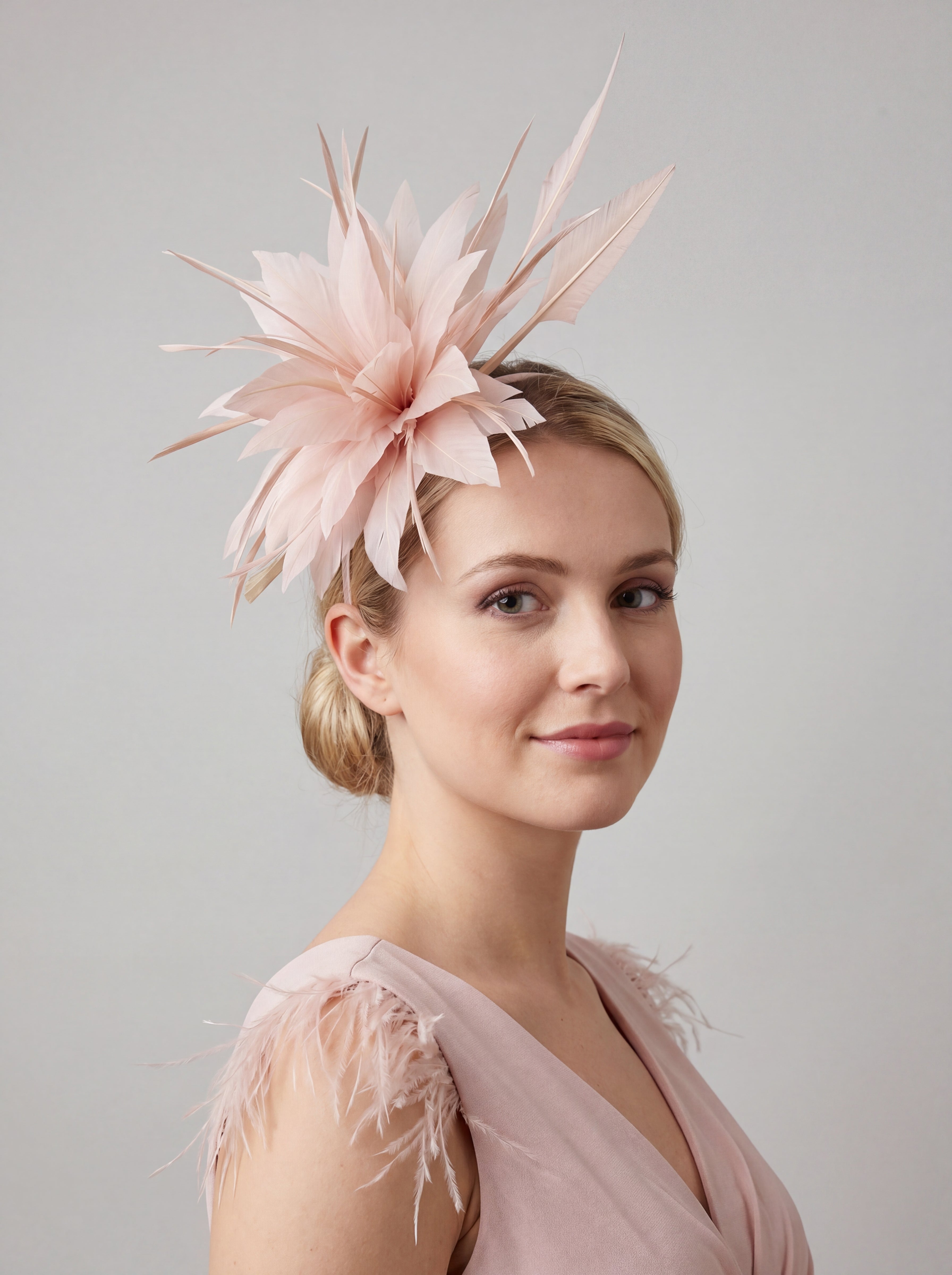 Elegant Feather Fascinator Headband for Weddings, Races & Special Occasions – Ladies Statement Headpiece