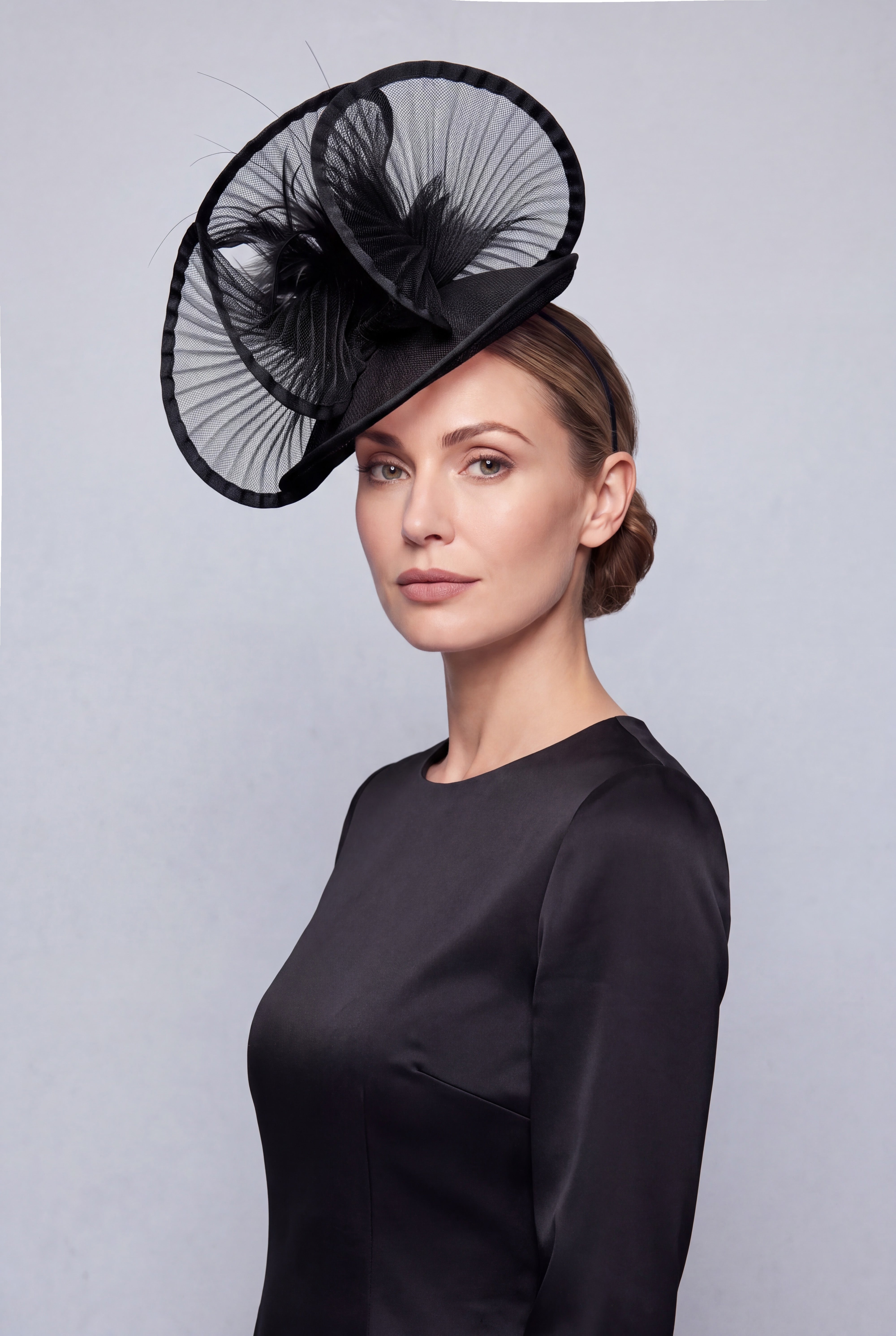 Dramatic Fan Mesh Disc Fascinator with Feather Centre Pin