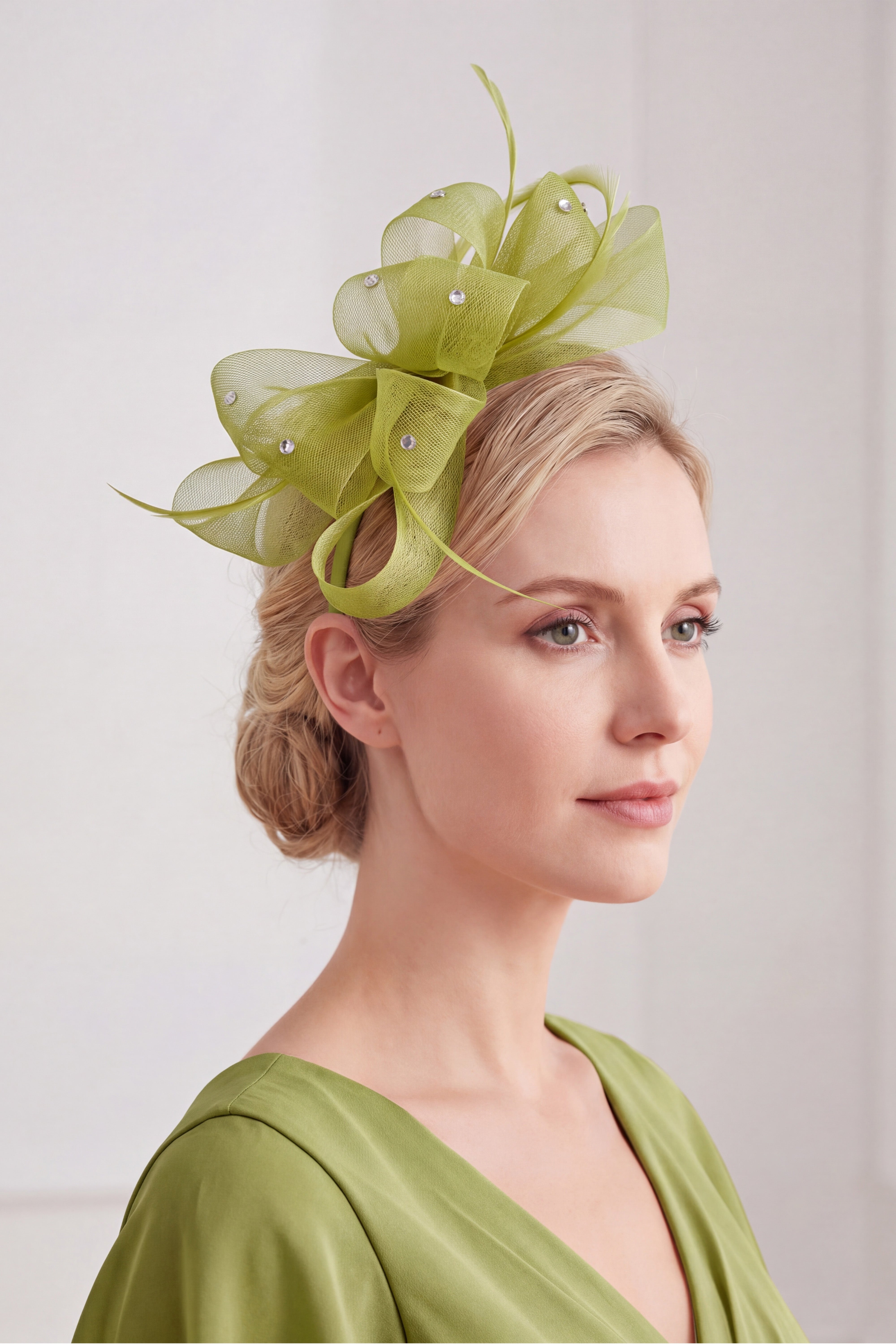 Embellished Diamond Mesh Bow Fascinator