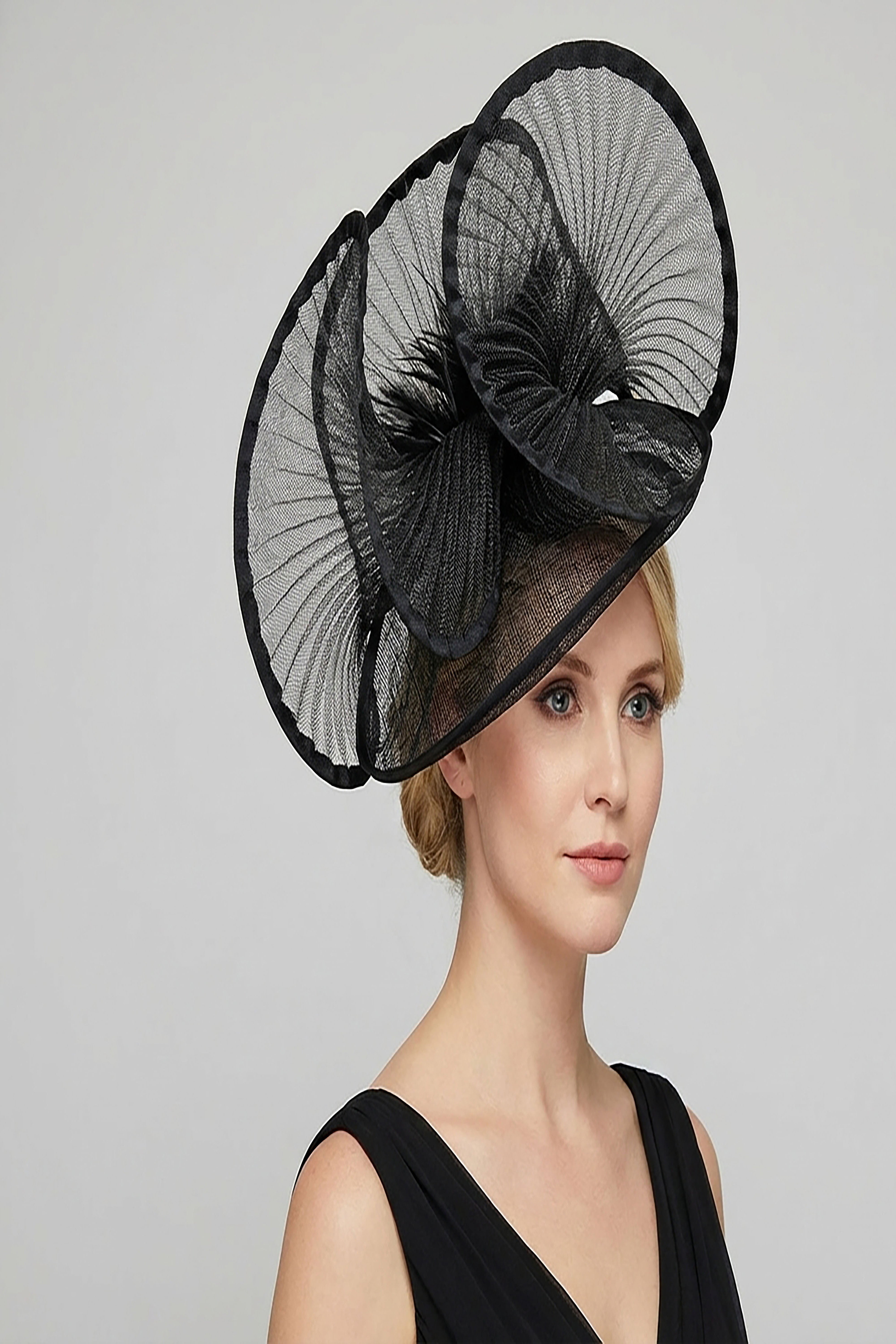 Dramatic Fan Mesh Disc Fascinator with Feather Centre Pin