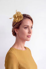 Small Sanity Flower Fascinator with Feather Trim – Dual Wear Brooch & Hair Clip